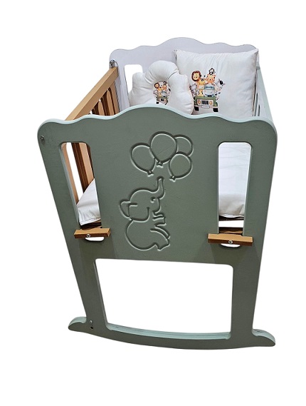 تخت کنار مادر دامبو