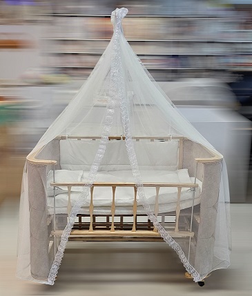 تخت کنار مادر ماهوت