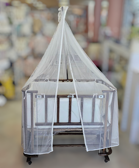 تخت کنار مادر سوفیا