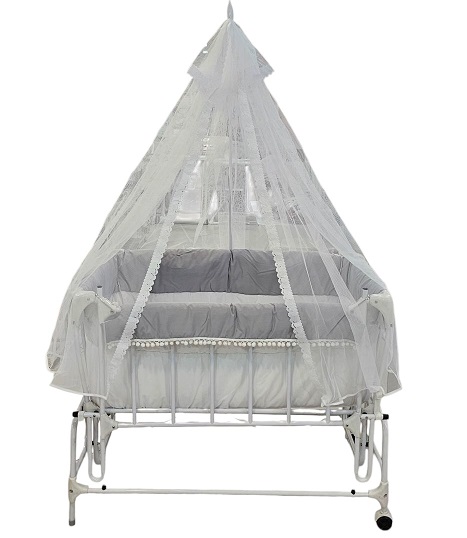 تخت کنار مادر سودا