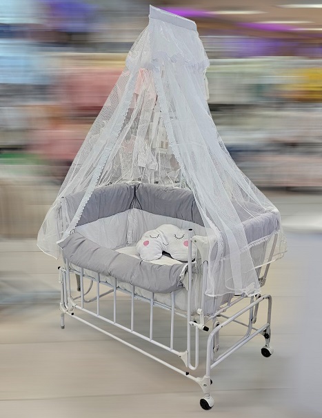 تخت کنار مادر سودا