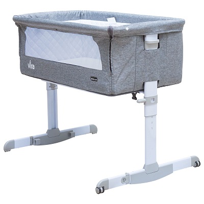 تخت کنار مادر و گهواره ویرا